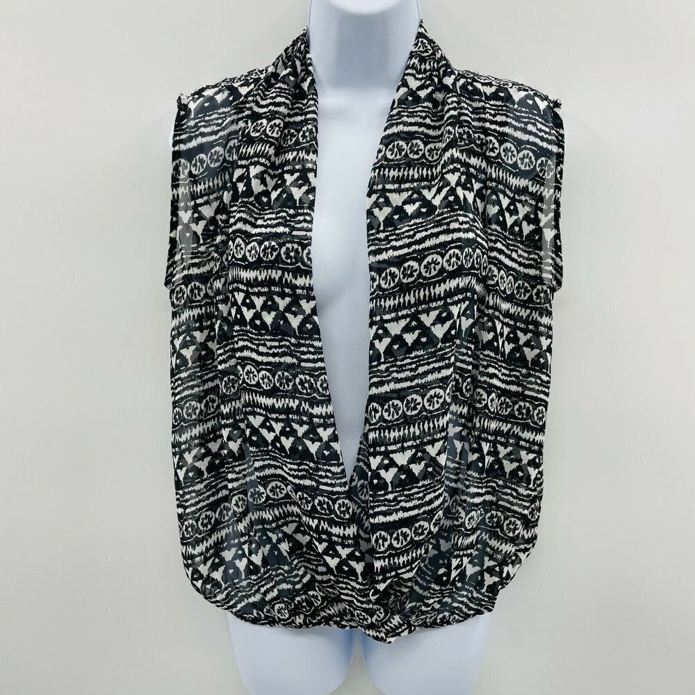 Collective Concepts‎ Womens Size Medium Sleeveless Printed Surplice Blouse 279